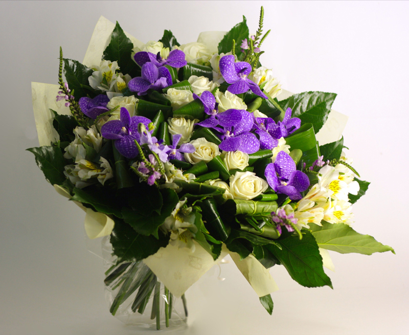 «VIP» букет из орхидей и белых роз